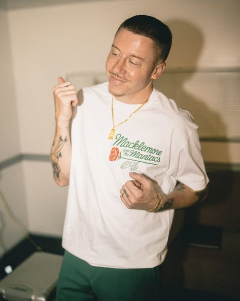 Macklemore Outfit, Macklemore Wallpaper, Macklemore Aesthetic, Soccer Tees, Prince Purple Rain, Macklemore, Cute Rappers, Gender Envy, Adam Levine