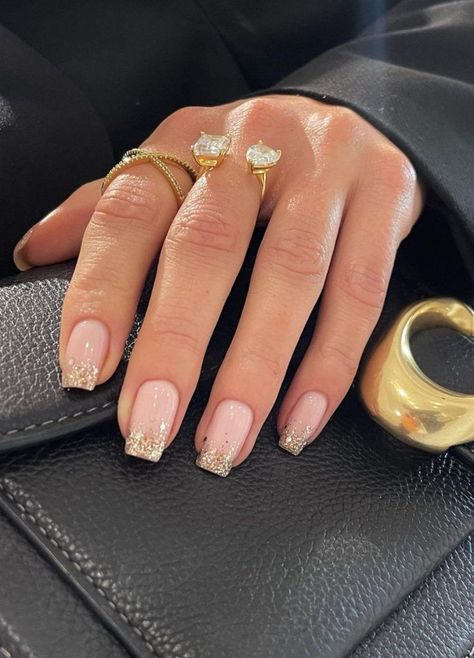 Glitter French nail ideas Nail Aesthetics, Glitter French Nails, Acrylic Nails Nude, Gold Acrylic Nails, Short Fake Nails, Short Press On Nails, Gold Glitter Nails, Square Nail Designs, Nagel Tips