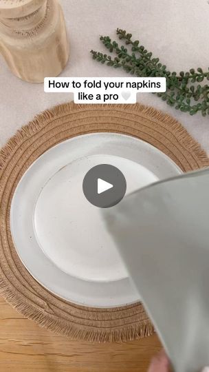 Chantel Mila, Fancy Napkin Folding, Christmas Napkin Folding, Music Background, Dinner Table Setting, Home Tips, Napkin Folding, Pretty Party, Royalty Free Music