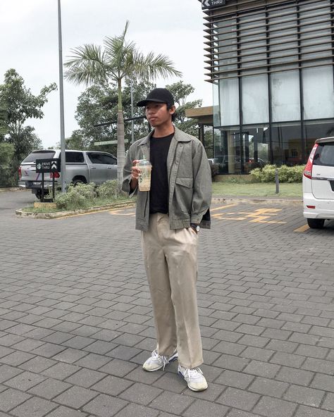 Herringbone jacket with cream trouser Cream Straight Pants, Creme Pants Outfit Men, Cream Trousers Outfit Men, Cream Pants Outfit Men, Creme Pants Outfit, Cream Trousers Outfit, Cream Pants Outfit, Trousers Outfit Men, Colored Pants Outfits