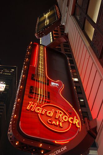 Hardrock Cafe, Cafe Nyc, Images Pop Art, Rock Aesthetic, Adams Family, Drink Signs, Rock Cafe, City That Never Sleeps, Hard Rock Cafe