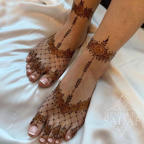 Foot Mehndi Designs, Feet Mehndi Designs, Mehndi Designs Finger, Henna Hand Designs, Foot Mehndi, Feet Mehndi, Inai Pengantin, Leg Mehndi, Foot Henna