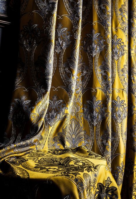 Gold Curtains Bedroom, Bronze Curtains, Striped Bedroom, Design Curtains, Curtains Door, Damask Curtains, Drury Lane, Sofa Luxury, Gold Floor