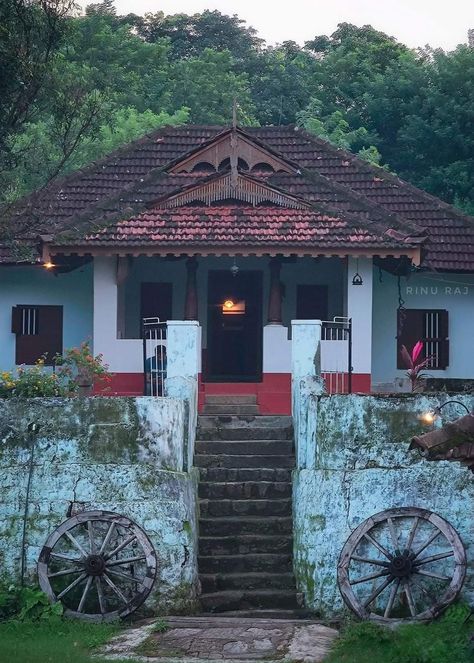 Kerala Traditional House, Indian Houses, Kerala Architecture, Hut House, Diy Room Decor For Teens, Indian Home Design, Kerala House Design, Rural India, Kerala Houses