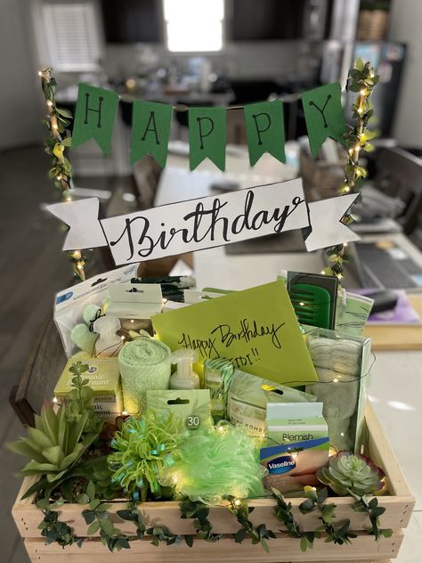 Plant Hampers Gift Ideas, Sage Green Gift Basket Ideas, Green Birthday Basket Ideas, Plant Present Ideas, Green Birthday Gift Baskets, Green Gift Basket Ideas For Him, Green Birthday Basket, Green Gift Basket Ideas, Green Themed Gift Baskets