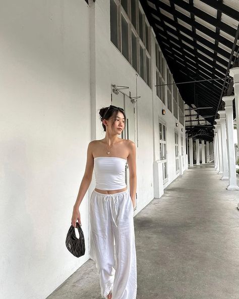 All Posts • Instagram Bangkok Outfit, Neat Casual Outfits, Coffee Outfit, Island Outfit, Summer Holiday Outfits, Fashion Fails, Outfit Inspo Casual, The Met Gala, Casual Day Outfits