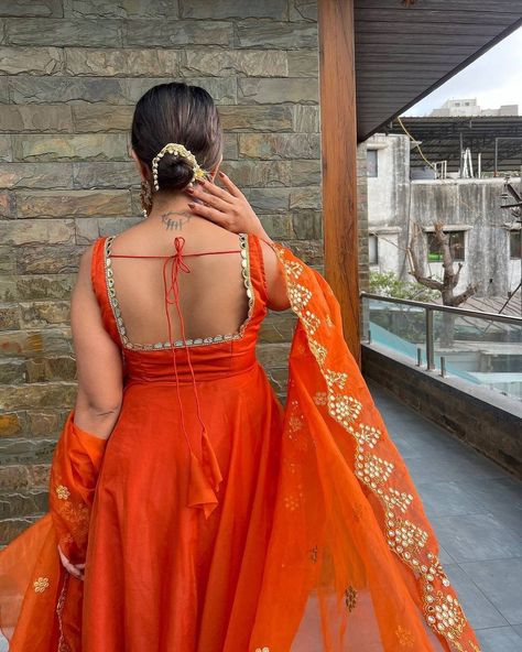 Back Anarkali Design, Orange Traditional Outfits, Suit Back Design Neck, Kurta Back Design, Orange Anarkali Suits, Orange Kurti Design, Anarkali Aesthetic, Suit Neck Designs Indian Style, Orange Anarkali Dress