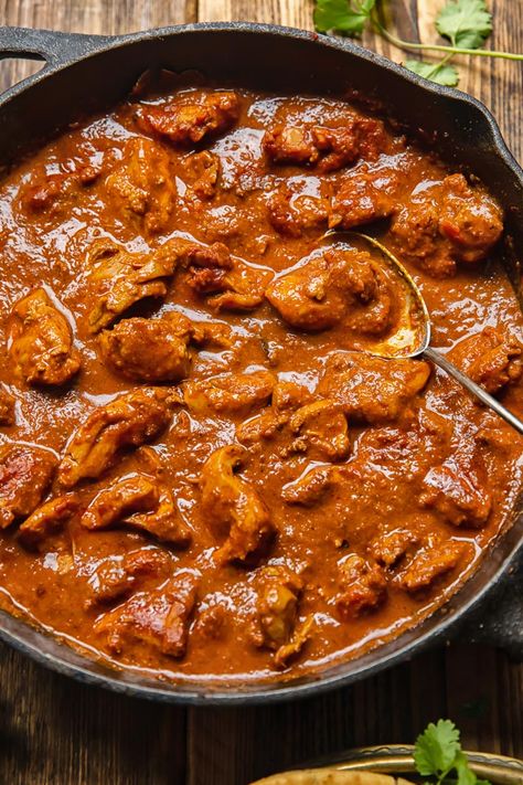 Chicken Rogan Josh Simple Indian Meals, Chicken Rogan Josh, Chicken Rogan Josh Recipes, Rogan Josh Recipe, Chicken Saag, Baileys Fudge, Desi Khana, Curry Night, Cold Weather Comfort Food