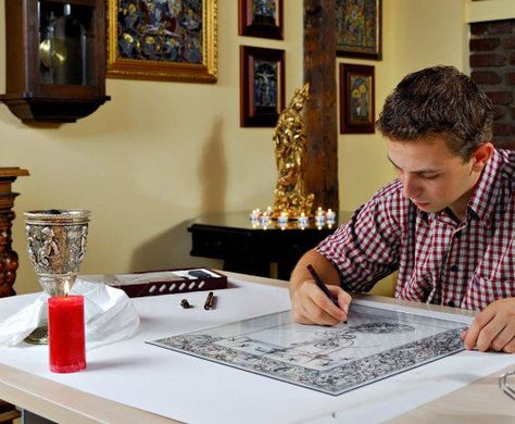 George Huszar, Romanian painter, working on his own stylized manner of a Traditional Reverse Painting on Glass. By copyright & owned by en:George Huszar (April 27, 2005) GDeCourcy at en.wikipedia [CC-BY-SA-2.5] Reverse Painting On Glass, Reverse Glass Painting, Verre Eglomise, Reverse Painting, Painting On Glass, Reverse Painted Glass, Glass Art Projects, Reverse Painted, Painted Signs