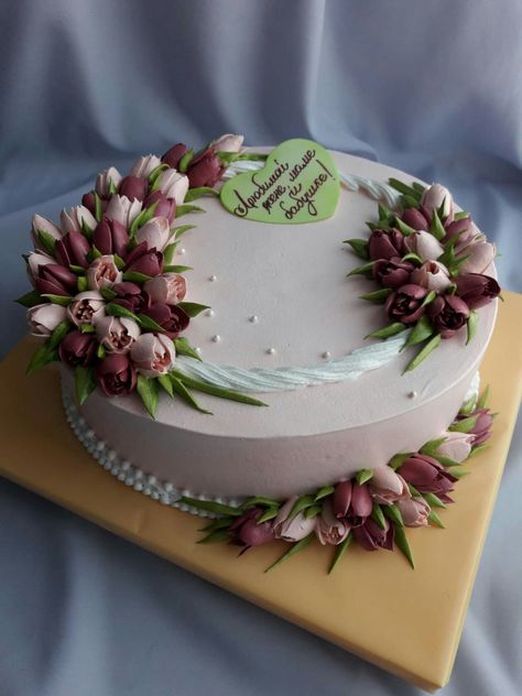 Russian Nozzle Cake Design, Cake With Tulips, Tulip Cake, Buttercream Cake Designs, Fondant Cake Designs, Buttercream Cake Decorating, Elegant Birthday Cakes, Simple Cake Designs, Creative Cake Decorating