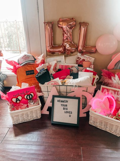 Bonito, Things To Personalize, Baskets For Little Sorority, Big Little Sorority Gifts, Gifts For Little Sorority, Cute Big Little Baskets, Sorority Bed Decoration Big Little, Big Little Door Decorations, Sorority Gift Baskets Big Little Ideas