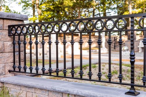 Rustic Porch Ideas, Wrought Iron Railing Exterior, Wrought Iron Porch Railings, Iron Railings Outdoor, Exterior Handrail, Porch Railing Designs, Iron Balcony Railing, Garden Railings, Iron Fences