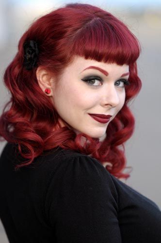 Pinup Bangs, Pin Up Bangs, Cabelo Pin Up, Vintage Hairstyles For Long Hair, Red Bangs, Rockabilly Hair, Rockabilly Pin Up, Pin Up Hair, Hair Red