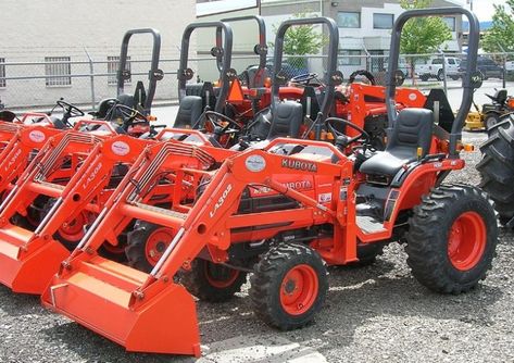 Where Are Kubota Tractors Made? Compact Tractors For Sale, Kubota Compact Tractor, Mechanic Engineering, Tractor Idea, Small Tractors, Tractors For Sale, Farmall Tractors, Kubota Tractors, Compact Tractors