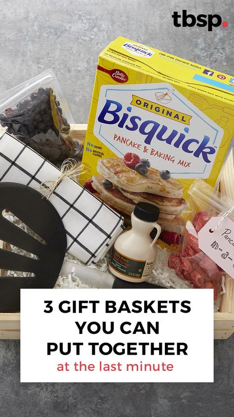 So you forgot that *one* person's gift? No worries, happens to the best of us. These adorable DIY gift baskets come together after one quick trip to the grocery store. Diy Breakfast Basket Gift Ideas, Meal Kit Gift Basket, Brunch Basket Ideas, Breakfast Themed Gift Baskets, Pancake Gift Basket Christmas, Dinner On Us Gift Basket, Grocery Gift Basket Ideas, Pancake Basket Ideas, Waffle Maker Gift Basket Ideas