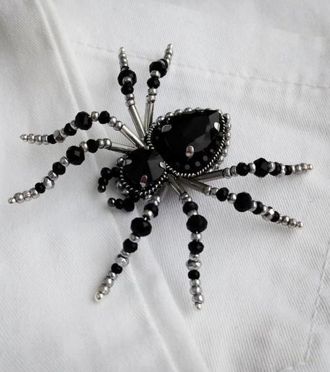 Diy Brooch, Spider Brooch, Spider Jewelry, Beaded Spiders, Beads Craft Jewelry, Handmade Jewelry Tutorials, Bead Embroidery Jewelry, Beaded Crafts, Handmade Beaded Jewelry