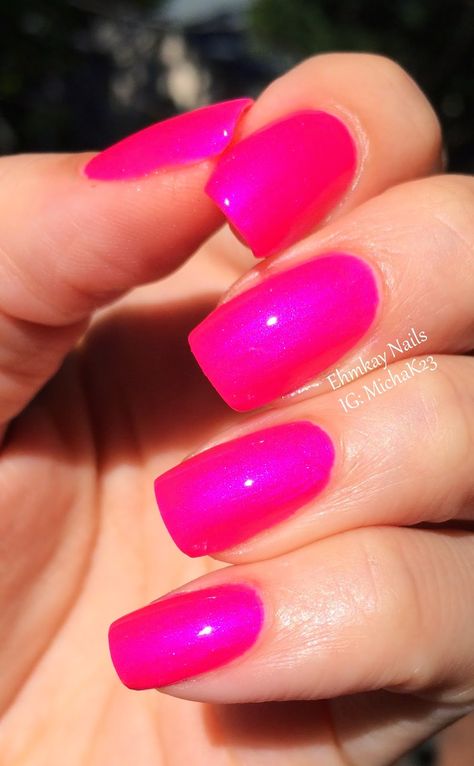 In Nail Colors, Pink Nails Outfit, Neon Dip Powder Nails, Bright Pink Toe Nails, Nails Verlauf, Watermelon Color Nails, Bright Pink Gel Nails, Neon Pink Gel Nails, Hot Coral Nails