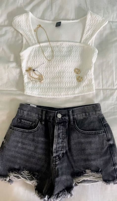 Look Grunge, Outfit Cute, Outfit Inspo Summer, Outfit Inspo Casual, Looks Party, Trendy Outfits For Teens, Cute Preppy Outfits, Simple Trendy Outfits, Cute Everyday Outfits