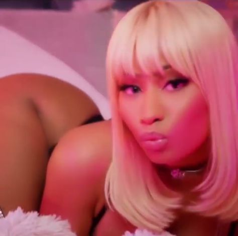 Nicki Playlist Cover, Nicki Minaj Pink Hair Aesthetic, Nicki Minaj Wallpaper For Computer, Pink Nicki Minaj Aesthetic, Old Nicki Minaj Pics, Nicki Minaj Blonde Hair, Nicki Minaj Mixtape, Celebrities In Pink, Nicki Minaj Hair