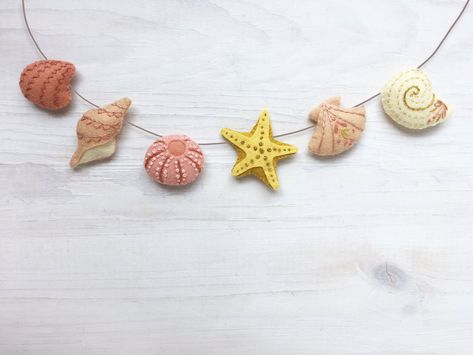 Felt Seashells, Plush Sewing, Felt Plush, Seashell Pattern, Sea Shells Diy, Seashell Projects, Baby Mobiles, Embroidery Sampler, Beach Theme Decor