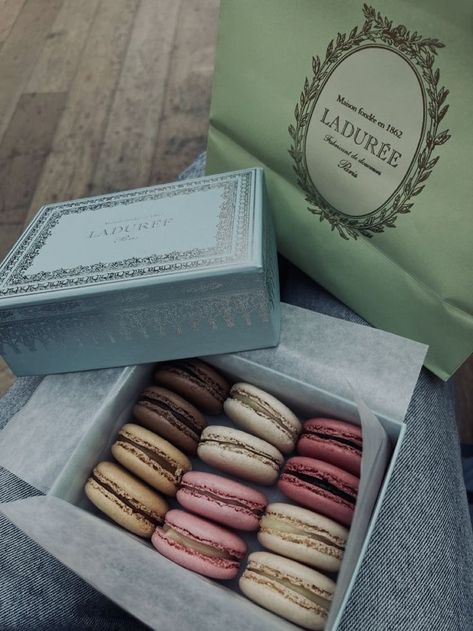 Laduree Aesthetic, Aesthetic Pastry, Macarons Paris, Laduree Macarons, Paris Travel, Macaroons, Macarons, Pastry, Paris