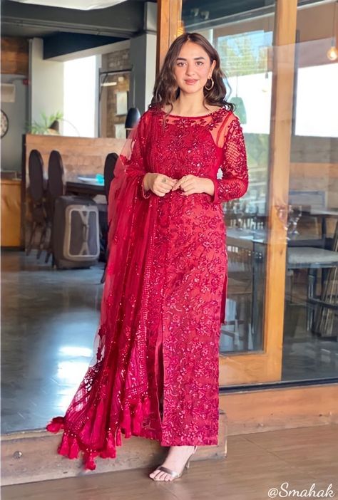 Red Eid Outfit, Transparent Kurti, Latest Designer Party Wear Dresses, Red Colour Dress, Pakistani Party Wear Dresses, Pakistani Fancy Dresses, Beautiful Pakistani Dresses, Pakistani Dresses Casual, Pakistani Fashion Party Wear