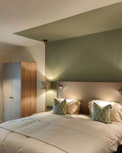 Green Interiors Bedroom, Black Accent Wall And Ceiling Bedroom, Accent Wall To Ceiling Paint, Bedroom Highlight Walls, Bedroom Colored Walls, Hmo Room Ideas, Green Bedroom And Ceiling, Sage Ceiling Bedroom, Paint Living Room Ideas Accent Walls