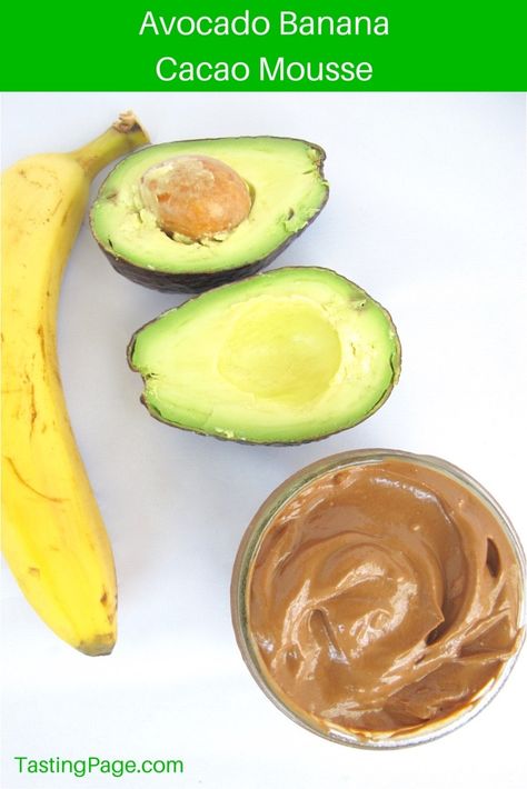 Avocado and Banana combine with raw cacao for a healthy dessert recipe | TastingPage.com Healthier Dessert Options, Nutella Mousse, Nutritious Desserts, Awesome Desserts, Desayuno Keto, Avocado Benefits, Low Card, Avocado Chocolate, Avocado Banana