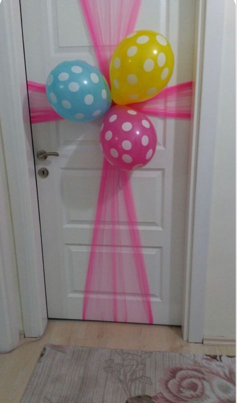 Birthday Balloon Surprise, Balloon Surprise, Sleepover List, Birthday Door, Diy Kid Activities, Diy Dollhouse Furniture Easy, Barbie Kitchen, Easter Door, Diy Dollhouse Furniture