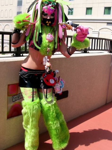 Rainbow Goth girl Green Rave Outfit, Goth Rave Outfits, Goth Lookbook, Neon Goth, Cybergoth Fashion, Dread Falls, Goth Rave, Edm Fashion, Rave Culture