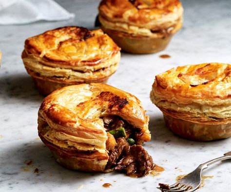 Beef Pie Puff Pastry, Rendang Curry, Savoury Pie, Beef Rendang, Weeknight Dinner Recipes, Savory Tarts, Savory Pies Recipes, Indonesian Recipes, Pie Maker