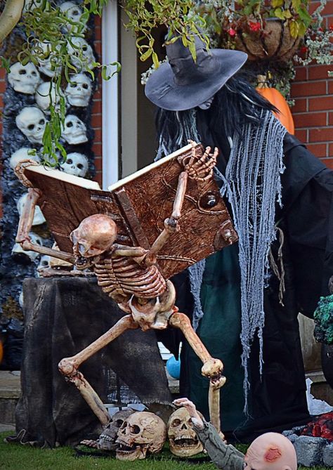 Witches Decorations Outdoor, Halloween Witches Decorations Outdoor, Diy Witch Decorations, Diy Witch Decorations Outdoor, Halloween Witches Decorations, Witches Decorations, Diy Outdoor Halloween Decorations, Halloween Yard Displays, Block Pumpkins