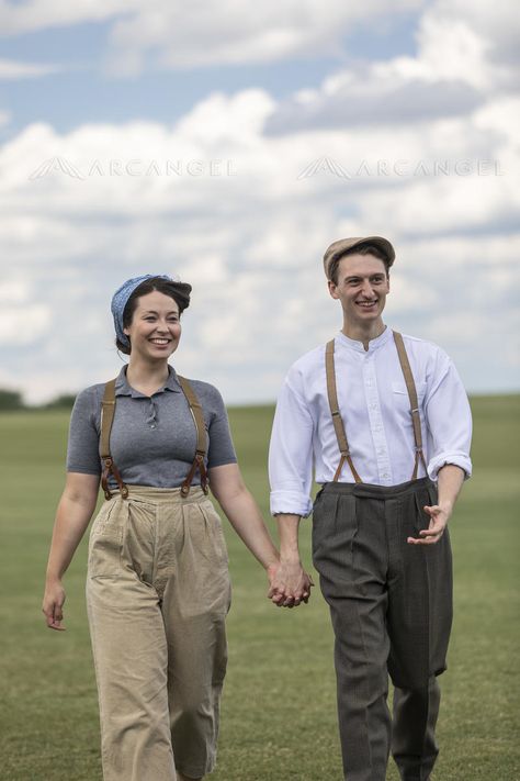 1940s couple Woman Farmer Outfit, Suspenders Outfit Men, 1940s Couple, Mens Cottagecore, 1950’s Aesthetic, Farmer Fashion, 40s Outfits, Farmer Outfit, 1940s Outfits