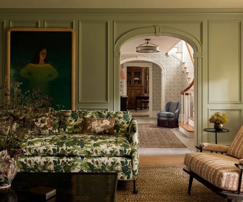 These are the top 50 interior designers of 2024, according to 1stDibs | Heidi Callier, Entryway Green, Wallpaper Entryway, Heidi Caillier, Arched Doorways, Victorian Interior Design, Bauhaus Furniture, Floral Sofa, Entryway Design