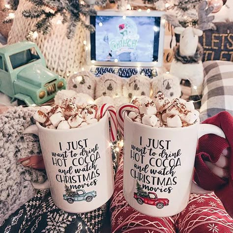 Christmas Love Movies, Cosy Christmas, Christmas Feeling, Christmas Pjs, Christmas Inspo, Aesthetic Christmas, Winter Vibes, Christmas Vibes, Noel Christmas