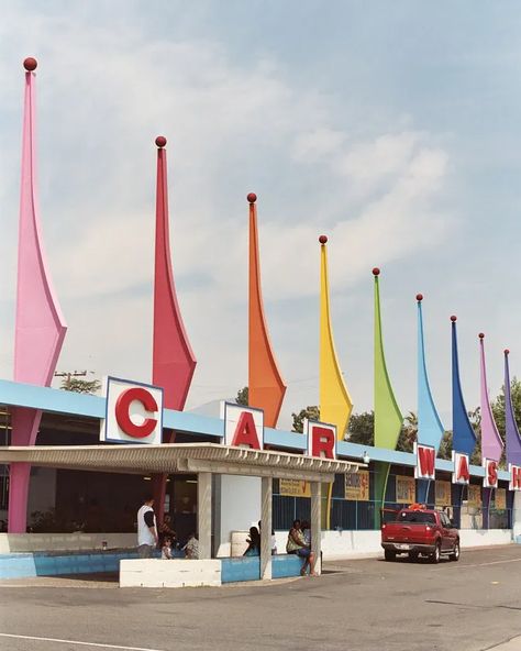 Los Angeles’ “Googie World” Architecture Tour Took Us Back to the Future – PRINT Magazine Googie Design, Googie Architecture, John Lautner, Station Service, Mod Squad, Rainbow Paint, Architecture Images, Mid Century Architecture, Futuristic Style