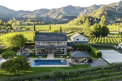 The best vacation home rentals in Napa Valley prioritize location without sacrificing on comforts the way only a local would know. Pickleball Courts, Best Airbnb, California House, Napa Valley Wine, Sonoma Valley, Wine Country California, Family Getaways, Air Balloon Rides, Vacation Home Rentals