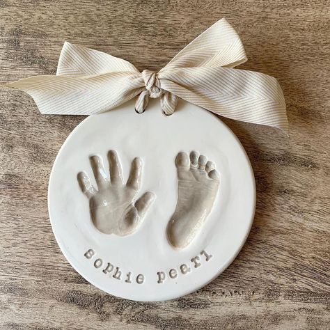 Thought I would post another hand and footprint in my favorite color. Taupe can go in any space in your house, wether the pallet is warm or… | Instagram Mistletoes Footprint Craft, Footprint Ornament, Baby Christmas Crafts, Baby Footprint Art, Footprint Keepsake, Babys First Christmas, Footprint Crafts, Baby Handprint, Diy Bebe