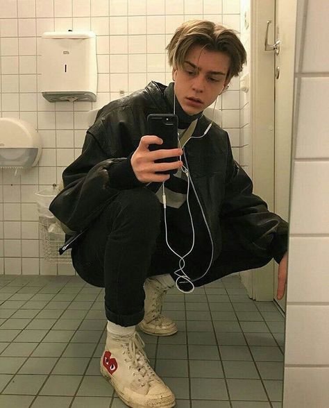 boys, boy, smoking, cigarettes, badass, bad boy, mirror selfie, earphones, music, cute, hot, aesthetic, tumblr, fashion Spiegel Selfie, Skater Boys, E Boys, Skater Boy, Aesthetic Boy, Tumblr Boys, Trik Fotografi, 가을 패션, On The Floor