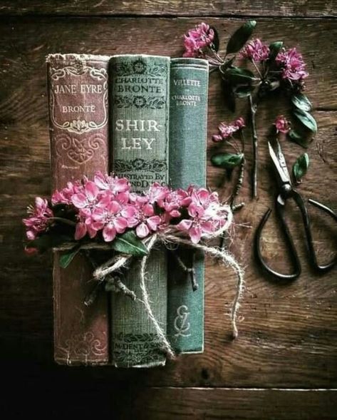 Books Lover, Charlotte Brontë, Look Wallpaper, Book Flowers, Jane Eyre, Samhain, Old Books, Book Decor, I Love Books