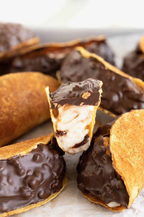 A pile of chaco tacos. The top chaco taco is cut in half to reveal the fudge swirled ice cream. Choco Taco Homemade, Chaco Taco, Baker Mama, Chocolate Taco, Dessert Tacos, Choco Taco, Ice Cream Taco, Mini Taco, Dessert Taco