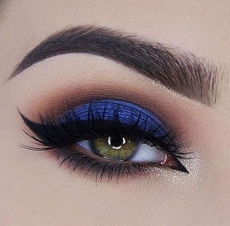 How to Rock Blue Makeup Looks - Blue Makeup Ideas & Tutorials Blue Smokey Eye, Make Up Foundation, Blue Makeup Looks, Black Brows, Nails Green, Smink Inspiration, Look Rock, Makijaż Smokey Eye, Makeup Guide