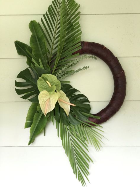 Wreath With, Tropical Christmas Decorations, Christmas Tropical, Palm Sunday Decorations, Tropical Wreath, Hawaii Christmas, Deco Jungle, Florida Christmas, Bohemian Christmas