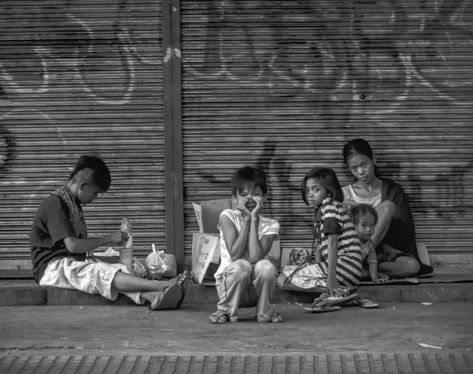 Kahirapan Photography, Poverty Philippines Photography, Kahirapan Picture, People And Places Photography, Kontemporaryong Isyu Ng Lipunan, Photo Essay Tagalog, Homeless People Photography, Poverty Images, Poverty Photography