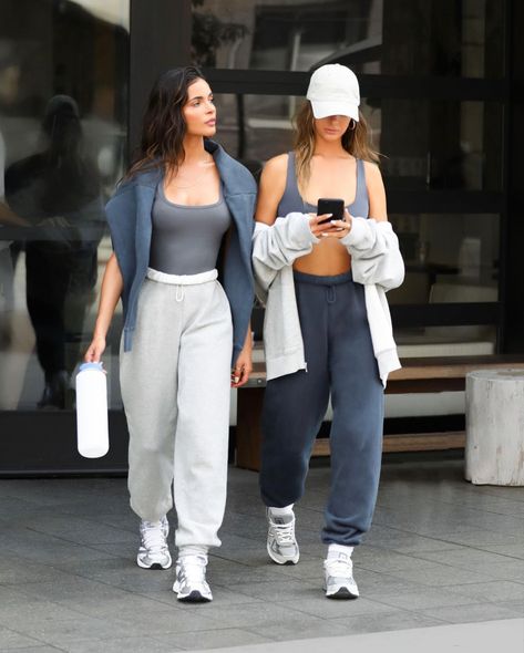 Sportwear Outfit Woman, Sportwear Outfit, Hot Day Outfit, Workout Outfits Winter, Los Angeles Streetwear, Gymwear Outfits, Gym Attire, Fitness Wear Outfits, Streetwear Essentials