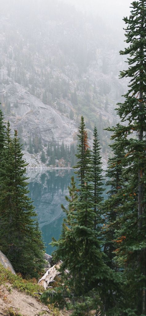 Colchuck Lake, Iphone Wallpaper Landscape, Adventure Aesthetic, Outdoor Photos, Beautiful Photos Of Nature, Beautiful Nature Pictures, Mountain Landscape, Scenery Wallpaper, Travel Aesthetic