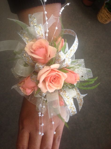 Traditional corsage.. Antique peach roses Diy Wrist Corsage, Prom Flowers Corsage, Prom Corsage And Boutonniere, Wrist Corsage Prom, Homecoming Corsage, Diy Corsage, Bridesmaid Corsage, Corsage And Boutonniere, Corsage Prom