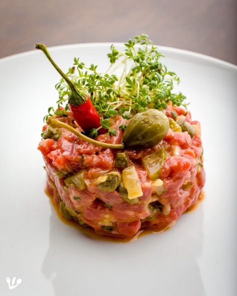 Beef/Steak Tartare: Sigmund Freud's Breakfast, and Favorite Dish of Claude Lanzmann and Thomas Bernhard #cannibals #freudianbrunch | Jewish Viennese Food Arnold Schoenberg, Tartare Recipe, Magazine Recipe, Tuna Tartar, Beef Tartare, Martin Buber, Knead Bread Recipe, Japanese Recipe, Steak Tartare