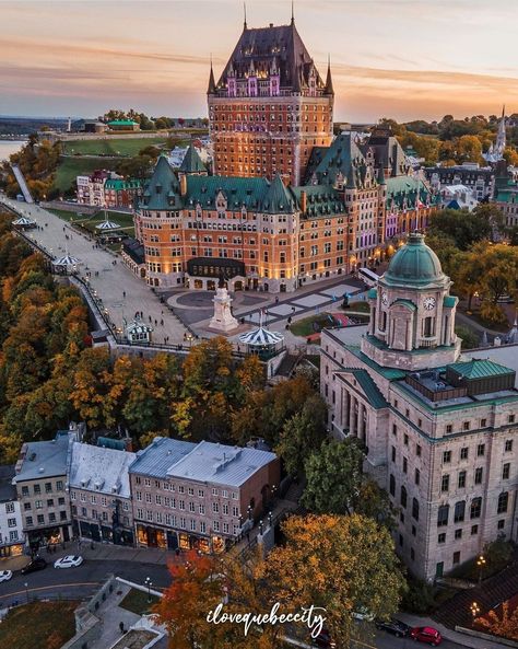 Quebec Aesthetic, Night Kingdom, Canadian Culture, Old Quebec, Page Instagram, Travel Canada, Historical Buildings, O Canada, Explore Canada