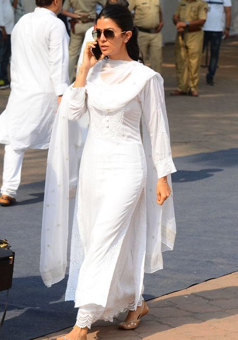 Hakoba Kurta Designs White, White Salwar Suit Classy, White Suits For Women Indian, Hakoba Kurta Designs, Pakistani White Dress, Nimrat Kaur, White Salwar, Indian Designer Suits, Salwar Dress